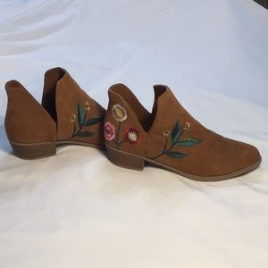 Brown ankle boots.  Indigo rd brand.  Size 8
